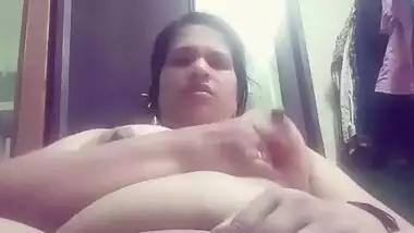 Sexy Bhabhi Shows Her Boobs and Fingering