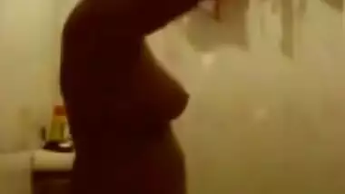 Today Exclusive- Sexy Mallu Girl Bathing