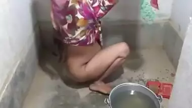 Hot Indian Couple Fucked In Bathroom