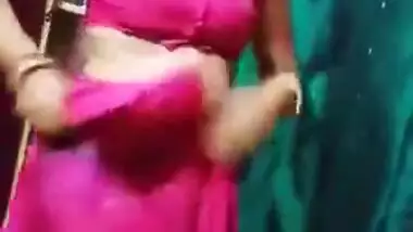 Desi Bhabhi STrip Her Saree and Showing Pussy