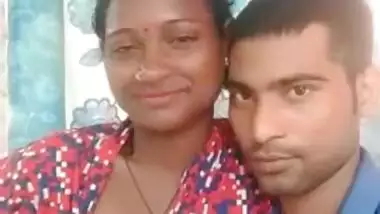 Handsome lover touches Desi cutie's XXX fruit and films it on camera