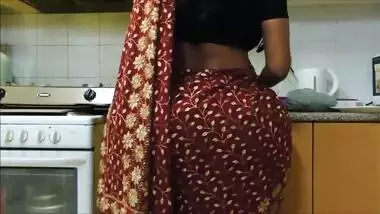 Indian bhabhi's HUGE ass 2