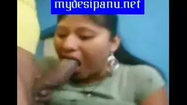 Mumbai girl Renu giving blowjob to her boss