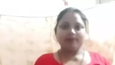 Desi horny Bhabhi striptease show video