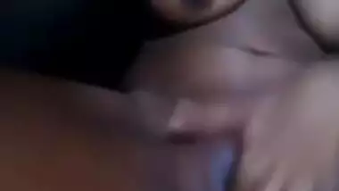 Desi sexy bhabi fing her pussy