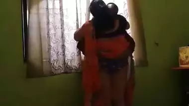 Big ass landlady’s standing desi chudai with tenant