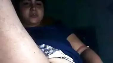 Desi cute village bhabi fing her pussy