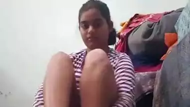 Big ass Amritsar college babe sits without pant