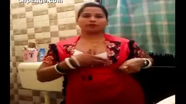 Desi sexy figure bihari bhabhi exposed her naked figure on demand