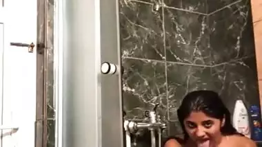 Today Exclusive-sexy Nri Girl Bathing Part 1