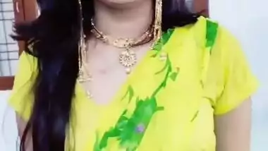 hot marathi gilr sexy navel in yellow saree and belly chain