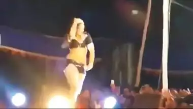 Mallu outdoor mujra stage dance night dancshow