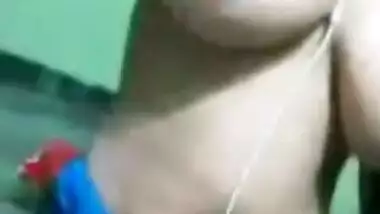 Bangladeshi Girl Showing Her Sexy Figure On Video Call