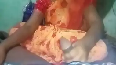 Desi Aunty Handjob In Hotal Room