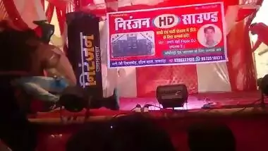 Desi hot girl stage dance very hot