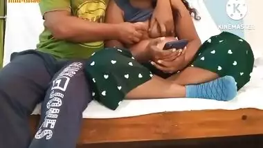 Akeli Aurat Mobile Mein Sex Video Dekh Ke Thadap Rahi Thi Jab Uska Husband Dekh Ke Usko Aage Peeche Jabardasth Choddaala