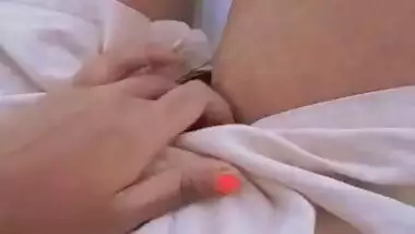 Teen Girl Play With Her Pussy When Going To Bed