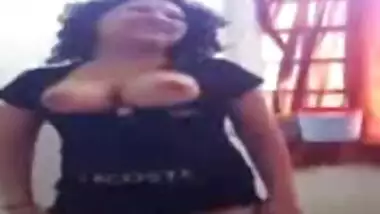 Indian sex video of booby lady shaking her big boobs