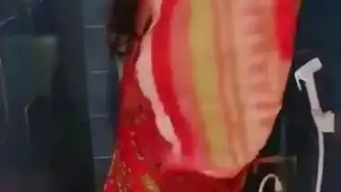 Mature bhabhi in bathroom, selfplay