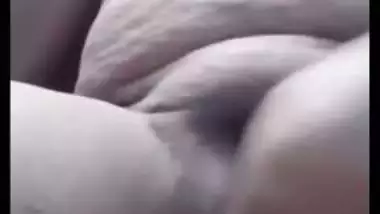Chubby Bengali bhabhi fingering nude on video call