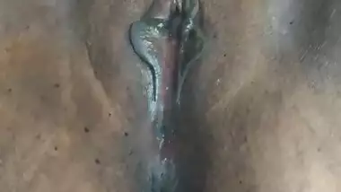 Aunty Spreading Her wet Pussy so juicy