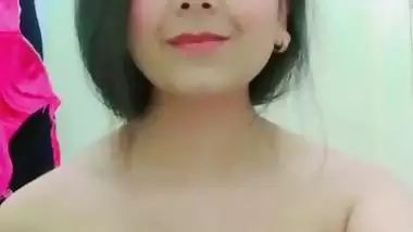 Short haired Desi topless big boobs viral show