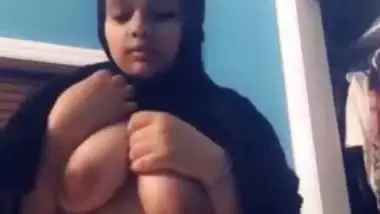 Busty Paki girl Zainab