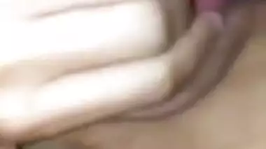 Beauty Paki Teen Fingering & Eating Cum