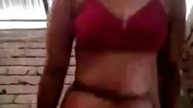 Bangladeshi beauty solo disrobe tease show video