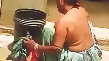Indian Aunty Bathing Video Rajasthani Bhabhi Bath Video
