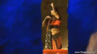 Indian Princess Uses Her Fingers To Fuck Herself