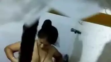 Bhabhi bathing secretly recorded by neighbour