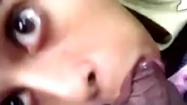 Super sexy indian girl sucking dick of her boyfriend indian sex video
