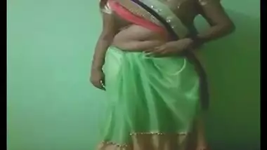 Desi nude milf flaunting her busty assets