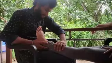 Vaishnavi – Feet Massage