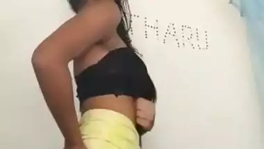 Desi cute teen show her hot body