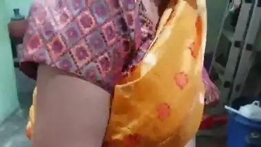 Today Salu Bhabhi was Looking Hot in a Yellow Saree Husband Fucks a Lot