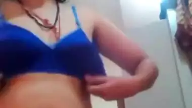 Bhabhi in blue bra