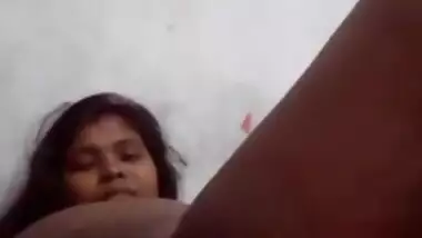 Desi wife fingering pussy