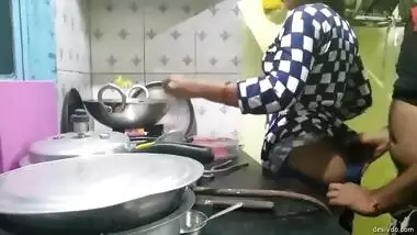 Superhot Big ASS KERALA wife doggy while cooking