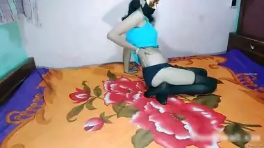 Today Exclusive- Desi Bhabhi Play With Her Boobs And Pussy