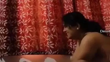 Desi Bhabhi Give Handjob