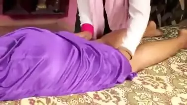 Bhabhi Romance with Massage Boy