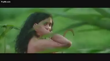 Dusky Hot Mahathi Bikshu No Blouse Armpits Show Romantic Song