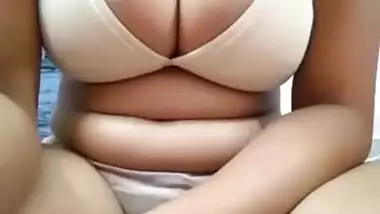 Bengali aunty showing her saggy tits and pussy! Desi MMS porn