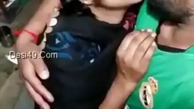 Girl kisses bearded Desi boyfriend on camera and it deserves some respect