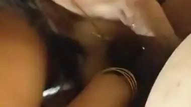 Desi NRI Rina the Indian lady gives sloppy blowjob.