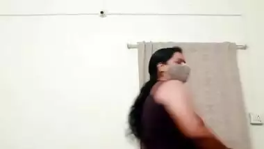 Desi Marathi aunty sexy dance on webcam show