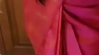 Desi bhabhi removing saree for the singles enjoy