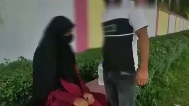 Man picks up a whore and bangs her in Bangladesh sex video